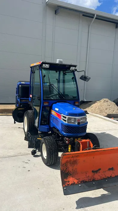 Tractor Iseki