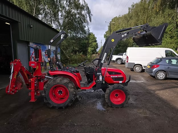 Tractor Branson 2500HL